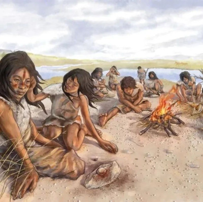 满地石头和骨头，还有一片染红的区域， 4万年前这里发生了什么？