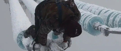 冰冻高压线上的凉山汉子：挣钱为儿治病，因为我是他父亲