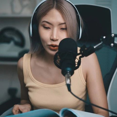 211女博士卧底秀场：失业女工成主播