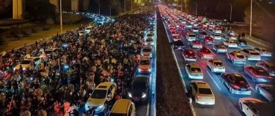 万人夜骑开封被叫停：青春何以为界？