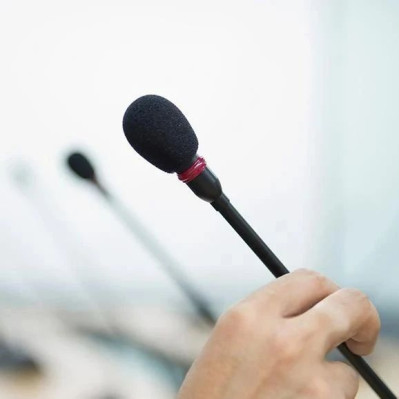 用竹签惩罚学生？教师靳某，被公安机关采取强制措施