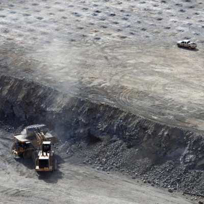 俄媒：遏华徒劳无功后，美国决定“玩把大的”