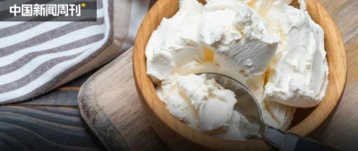 全网都在嚼的酸奶，主打“难以下咽”？