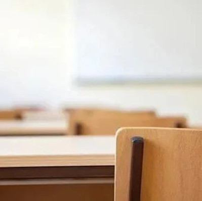 一地公费师范生定向培养大收缩，“9年后中小学生数或跌至6成”