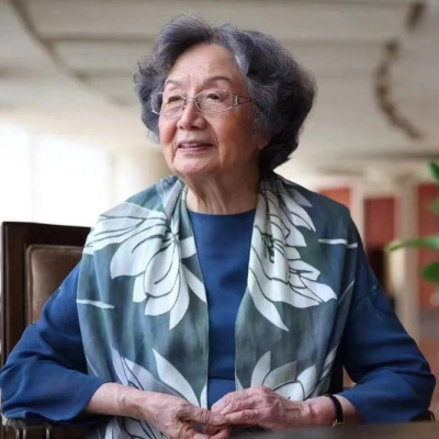 别叶嘉莹：莲实有心应不死