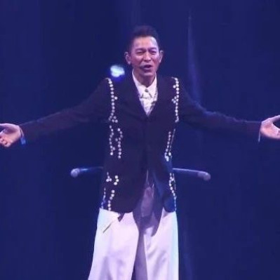 刘德华在台北唱《中国人》遭绿营攻击，国台办引用6首歌名