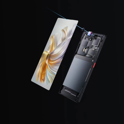 国产好屏七代磨一剑 无孔真全面屏技术再突破