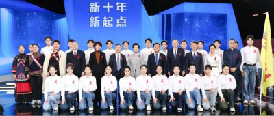 彭丽媛出席2024年“世界艾滋病日”主题宣传活动