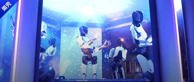 就像马斯克附身在他机器人身上一样