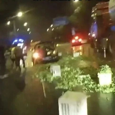 交警深夜“买菜”？网友狂赞！