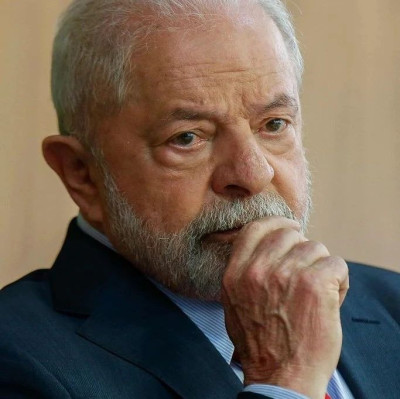 巴西总统专机因故障空中盘旋近5小时