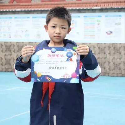 8岁小学生，全校集合通报表扬！