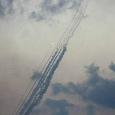 “以军总部、国防部遭导弹打击”