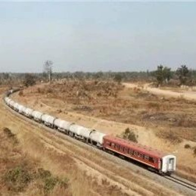 美国押注这条铁路挑战中国地位，但…