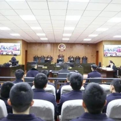 男子抢劫逃离期间又强奸杀人，警察因未及时追逃被判刑