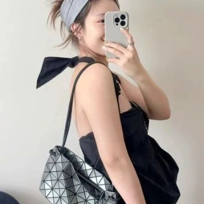 这个包又轻又能装，难怪能火这么久