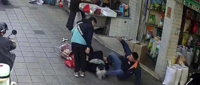 “该出脚时就出脚！”