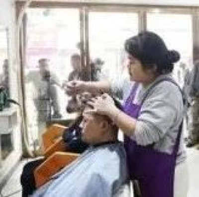 “听劝理发师”李晓华火了！网友呼吁“全国巡剪”