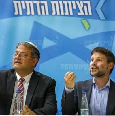 英首相：正考虑制裁两名以部长