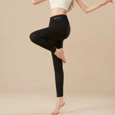 一条顶俩的羊绒蚕丝保暖裤，轻柔贴肤，从腿暖到全身