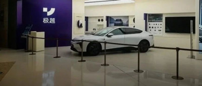 极越汽车宣布原地解散社保停缴，怀孕员工崩溃：一度考虑拿掉宝宝