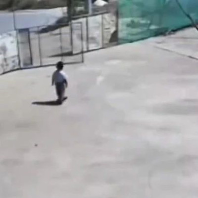 她的遗体被发现，年仅2岁