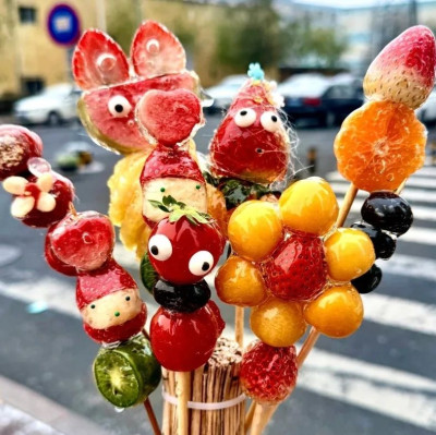 今年冰糖葫芦是要考研吗？！一米糖葫芦、奶皮子糖葫芦、无花果糖葫芦……