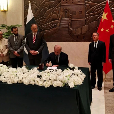 巴基斯坦总理吊唁遇难中国公民