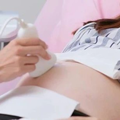 女子裸露上半身做彩超时，一男工程师闯入？院方通报