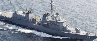 日舰过航台海，