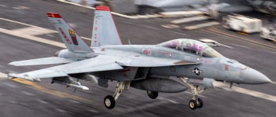 囧！美军巡洋舰把自家舰载机击落了