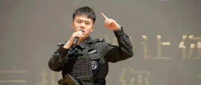 没开玩笑，他真的可以靠颜值救人！