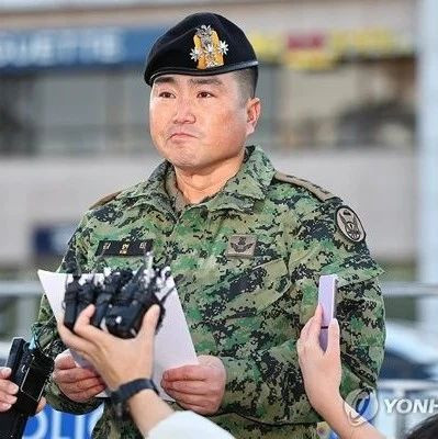 他自曝身份：我们都被利用了