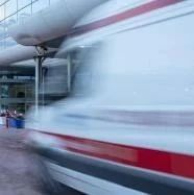 珠海市驾车冲撞行人案件伤者正在全力救治