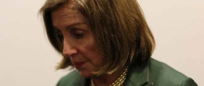 佩洛西埋怨拜登：如果他早点退……