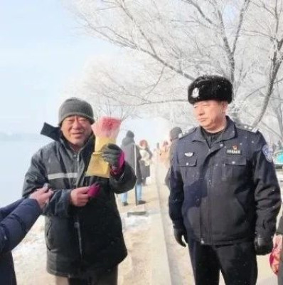 吉林老人救助游客反遭诬陷？重庆警方回应