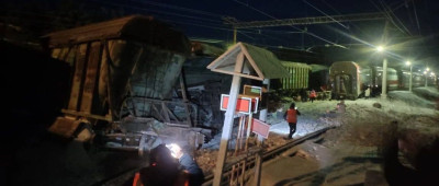 乘客超300人，俄一客运列车与货运列车相撞