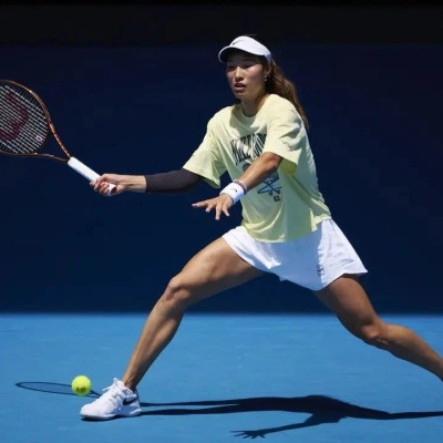 郑钦文，打响澳网揭幕战