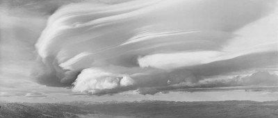 ​这种奇怪的云，总是出现在同一个地方