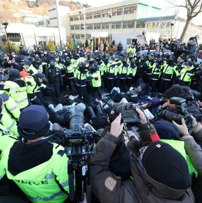 “逃脱”首次逮捕，尹锡悦还能挣扎多久