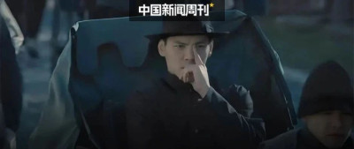 向佐火爆全网的这个手势，劝你别学