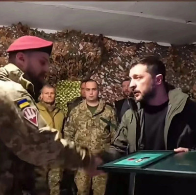 最新！泽连斯基现身前线