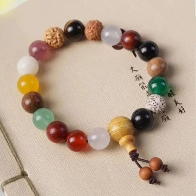 有个小问题：不排队不找黄牛，怎么能抢到九华山爆火的手串？