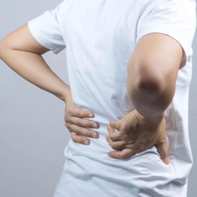 腰痛严重竟会瘫痪？一个简单的小姿势就能改善，还有谁没做