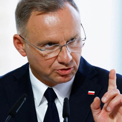 波兰总统提出重建“铁幕”