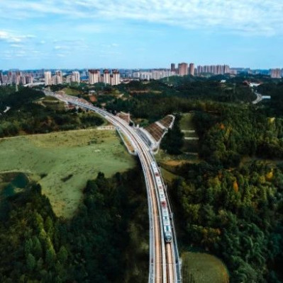 四川首条“都市圈地铁”即将开通，一座城市的“不可能”与“可能”