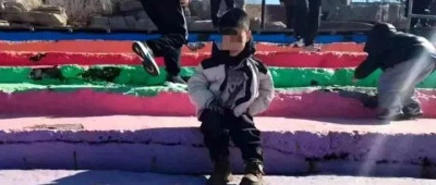 5岁男童被生母及男友殴打致死，姥姥希望严判