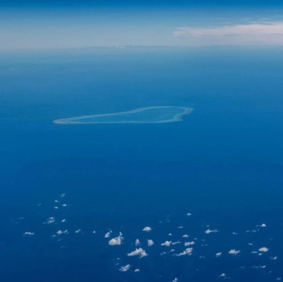 中国黄岩岛附近海空域，解放军演训！