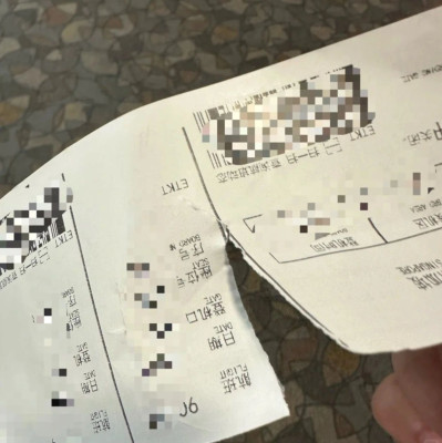 “还没过安检票上的字都快磨没了”，比外卖小票还劣质的机票让打工人无语了