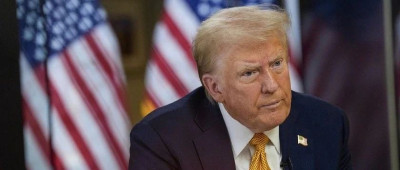 特朗普立的flag，要倒了